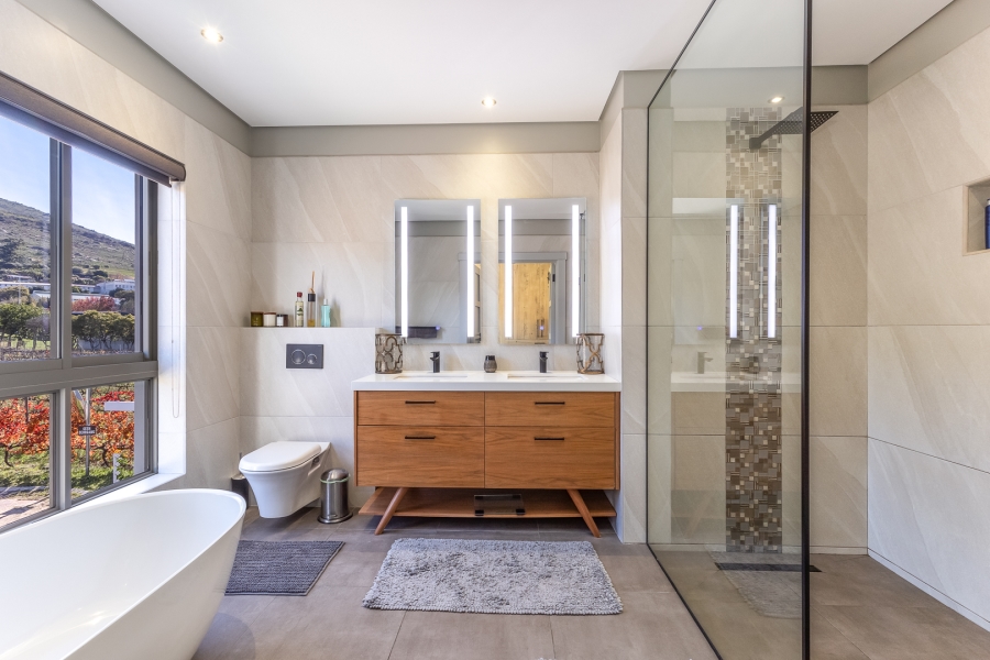 4 Bedroom Property for Sale in Lemoenkloof Western Cape